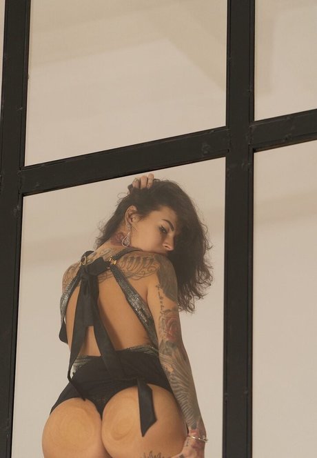 Lady Vamp hot star image