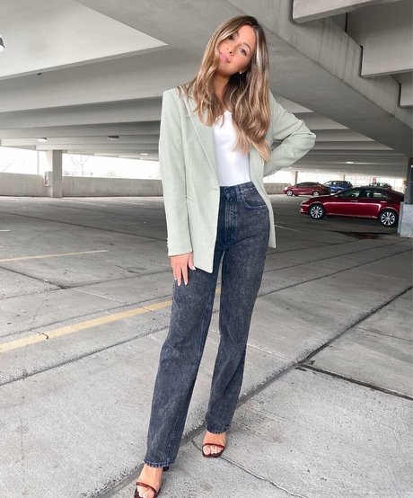 Hailey Lower model best photo