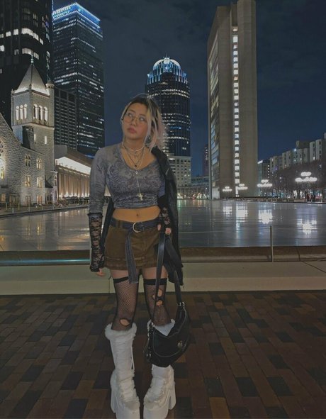 hollyliangg pretty pornstar photos