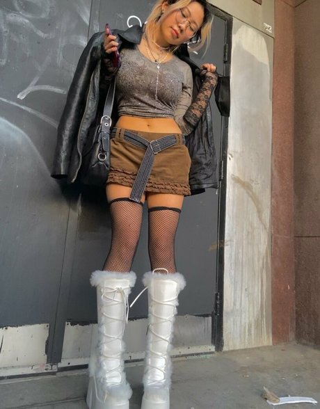 hollyliangg model nude pics