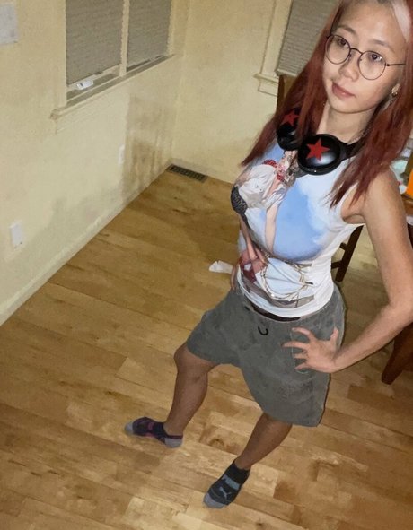 hollyliangg nude model galleries