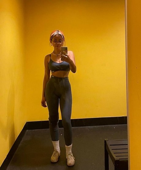 hollyliangg star hot image