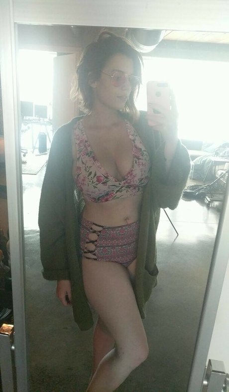 RipMika naked pornstar pictures