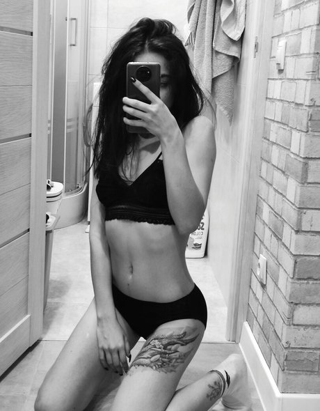 Ella Flare star photos