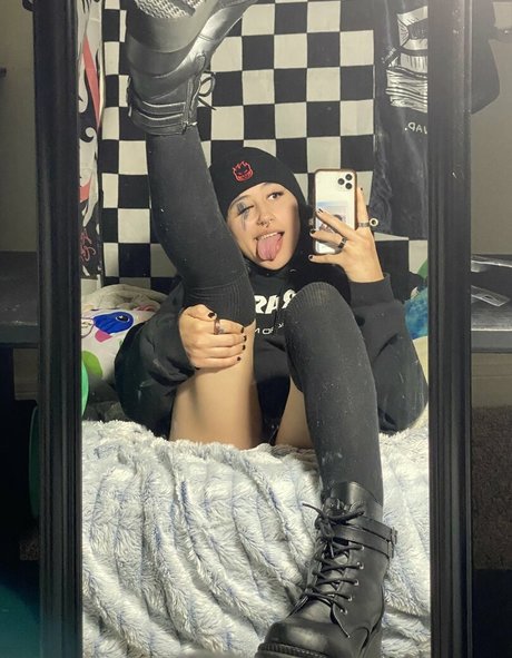 Suedmza beautiful model photo