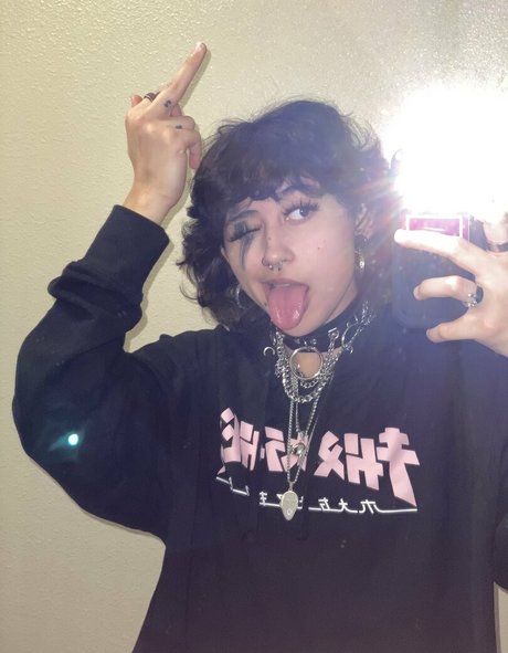 Suedmza pretty pornstar pic