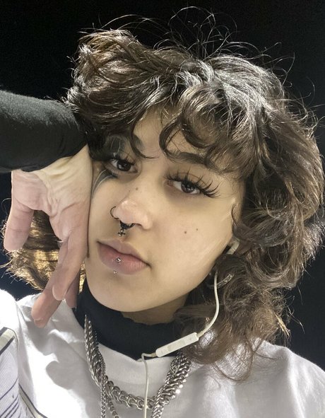 Suedmza model nice photos