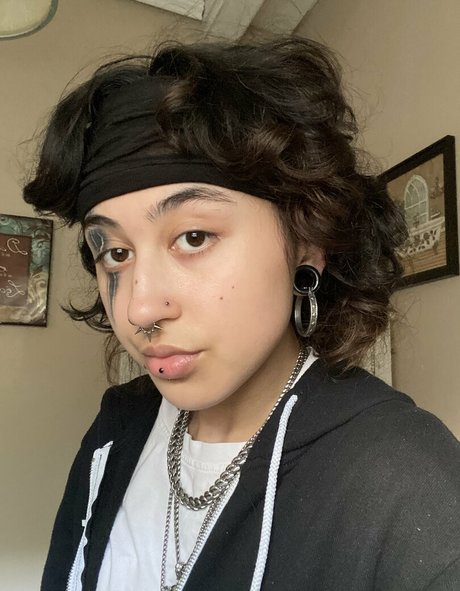 Suedmza star porn pics