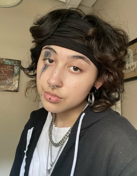 Suedmza naked star image