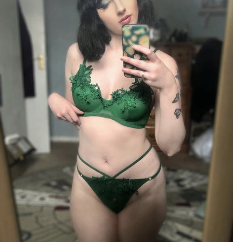 Femmeren adult model img