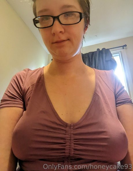 honeycake93 naked actress image