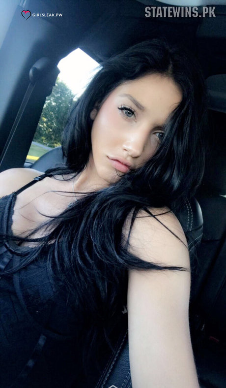 Madelyn Karoub model free photo