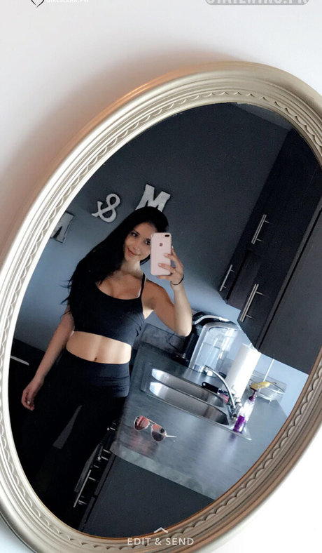 Madelyn Karoub star hot picture