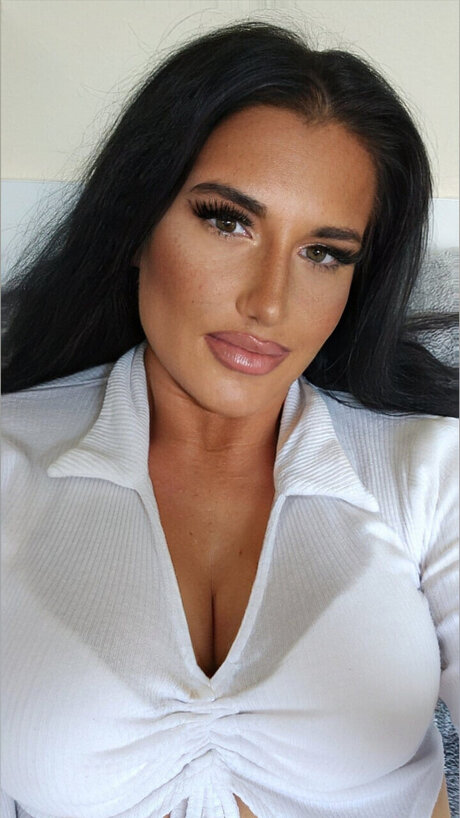 Sunny Mia star nice pics