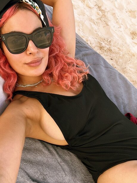 u236752572 sexy actress photo