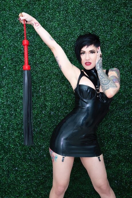 ViKerrious model free gallery