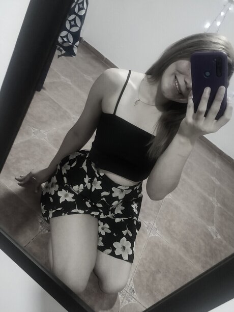 Smiling13 pornstar picture