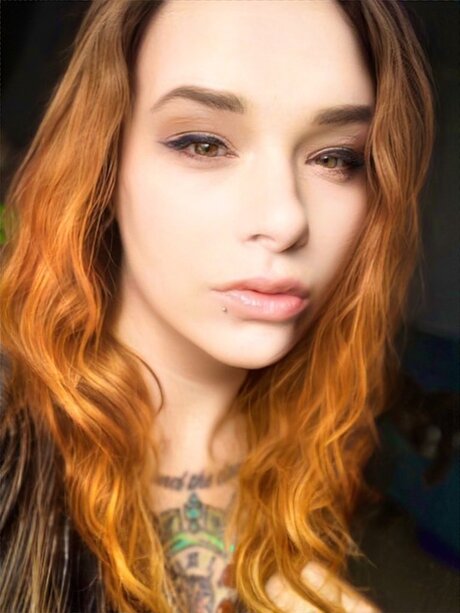 Goldenrose model nude img