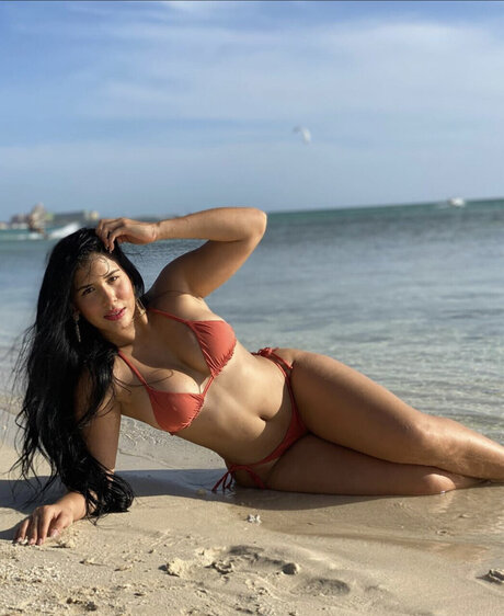 roxanaventura sex model photo