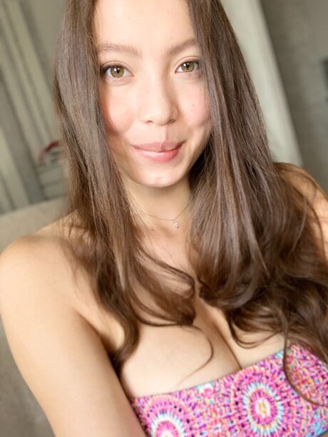 r o s yVIP pornographic model image