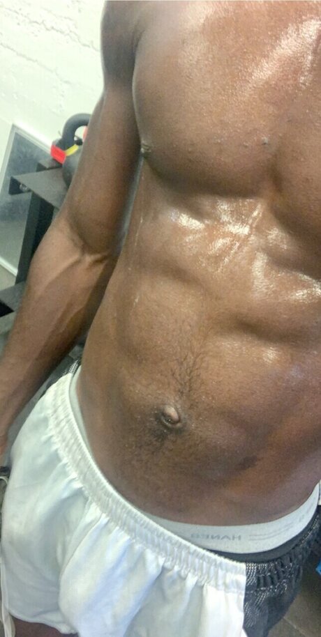 B1gQuick nude actress pic