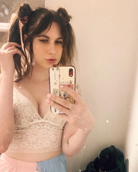 Sweetful pornstar sexy photos