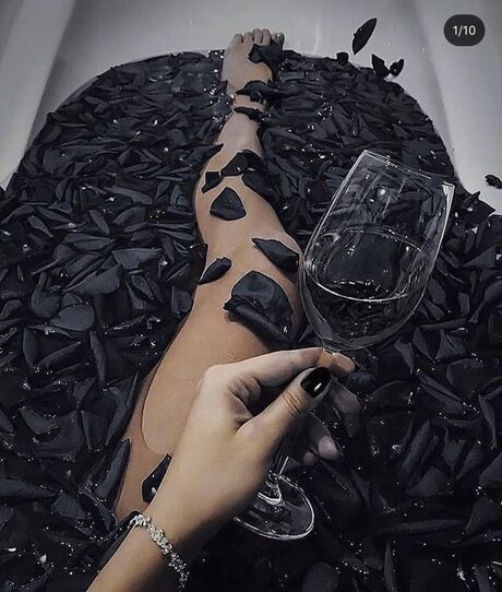 _mwahh model erotic images