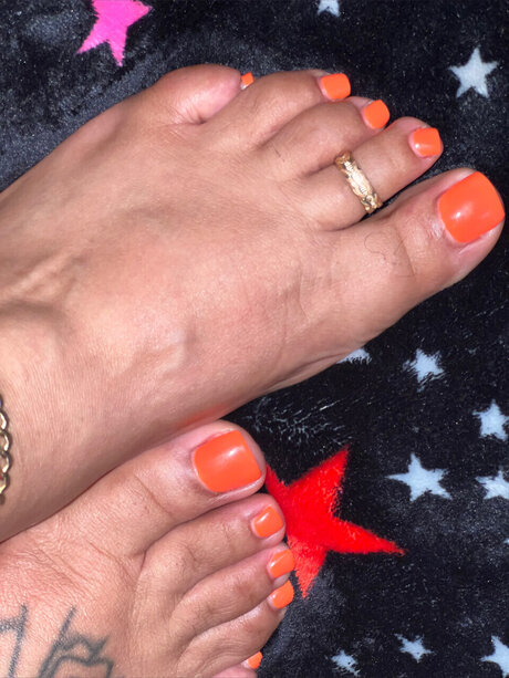 Juicee naked pornstar photos