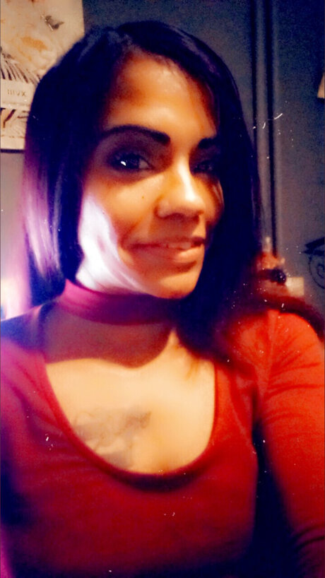 Rachel Marie my only page_ model top pic