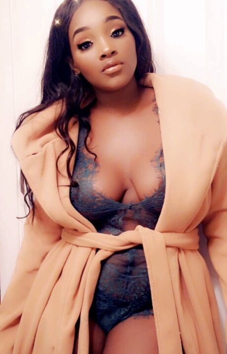 OnyXxx porn star pic