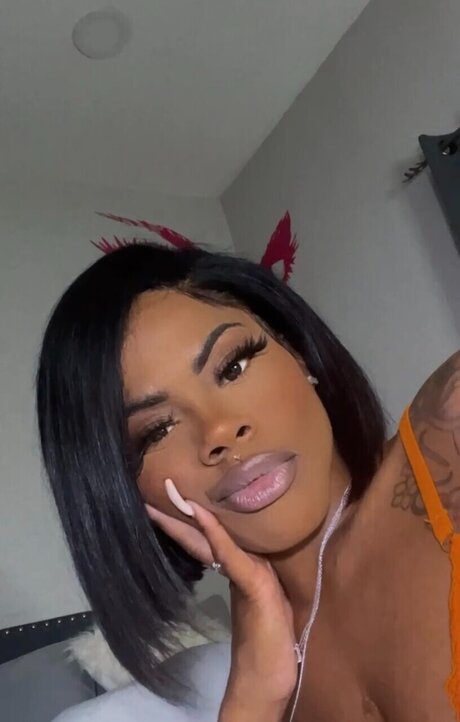 Ms Griipy adult model pics