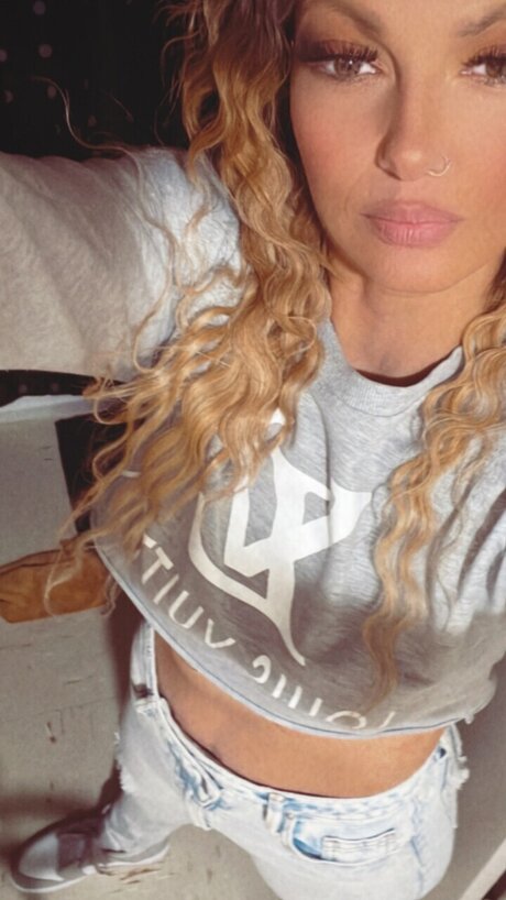 JustMeeeeh pornstar sexy archive