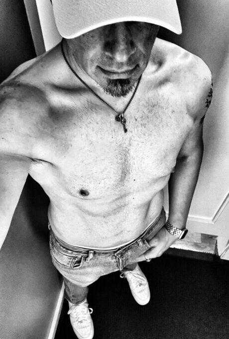 retr04ctive pornstar sexy pics