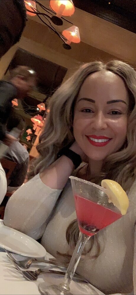 Tara Lewis model images