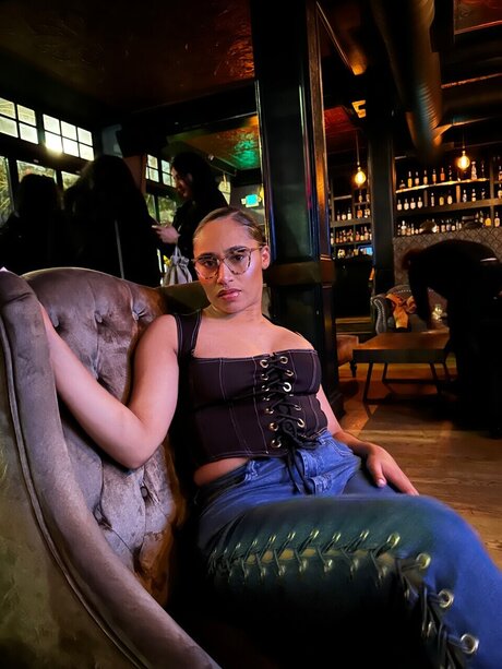 Niomi Lane pretty pornstar picture