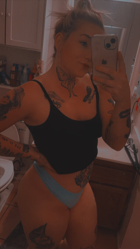 Precious Mynx nude pornstar archive