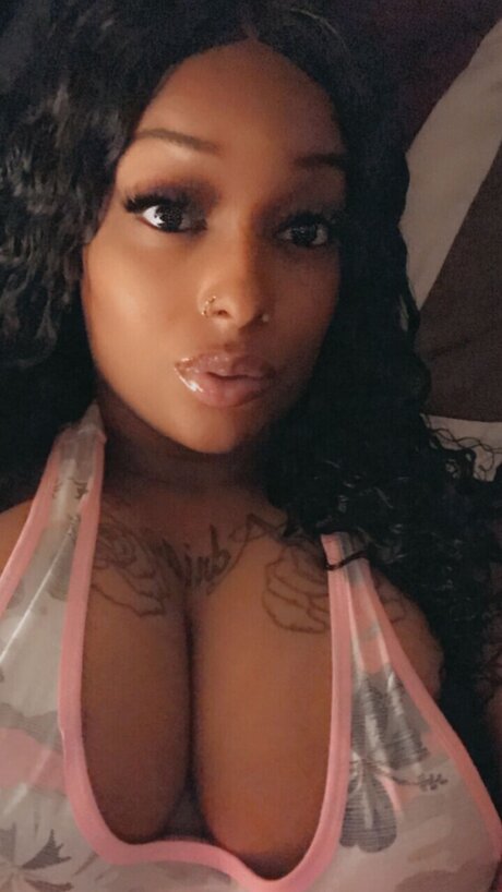 KHANDI112 star naked photos