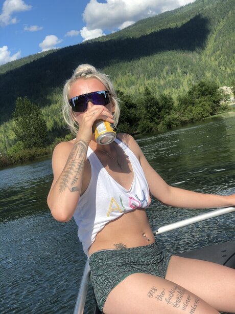 Dina Love art star picture