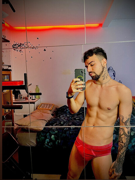 Sersensy nude actress pic