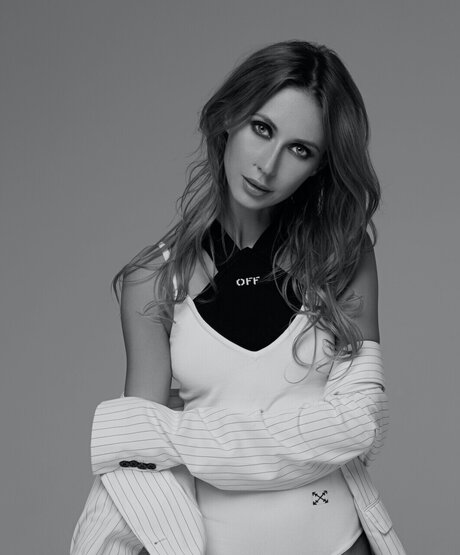 Vikki model naked picture