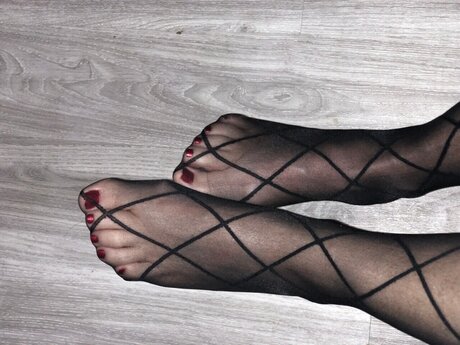 SexySoftFeet star top photos