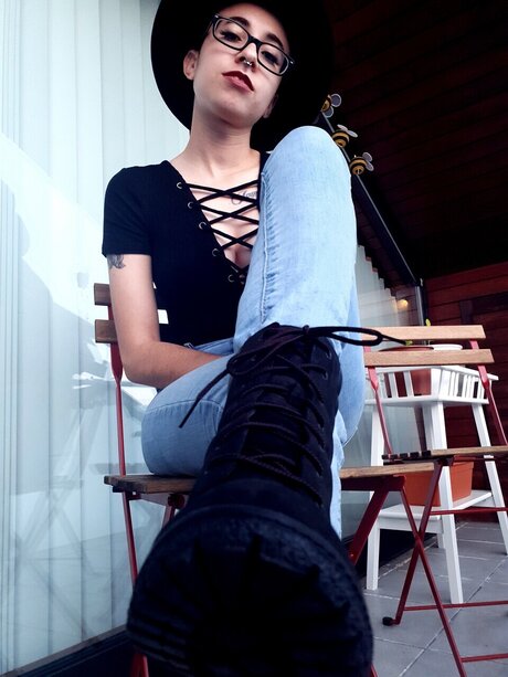 Valadhiel model hot archive