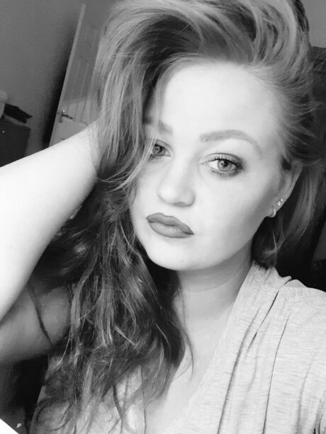 Leah Kinns exclusive star images