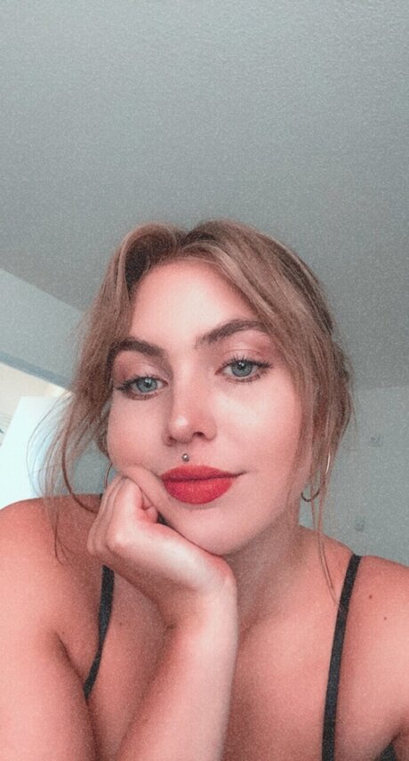 Uhm hot model gallery