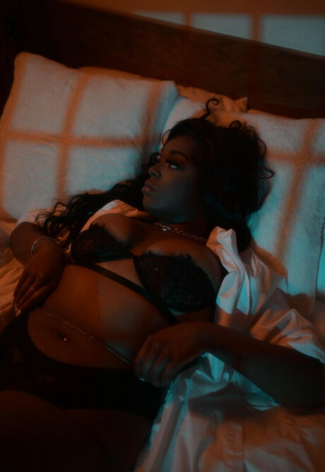 Karma FREE_ nudes actress images