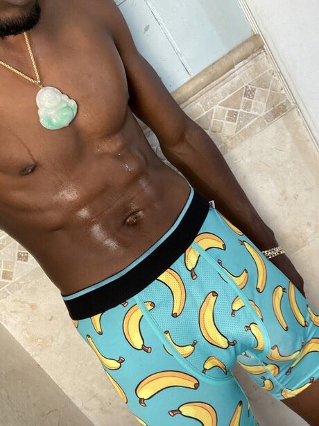 Mu Tha Great model erotic pic