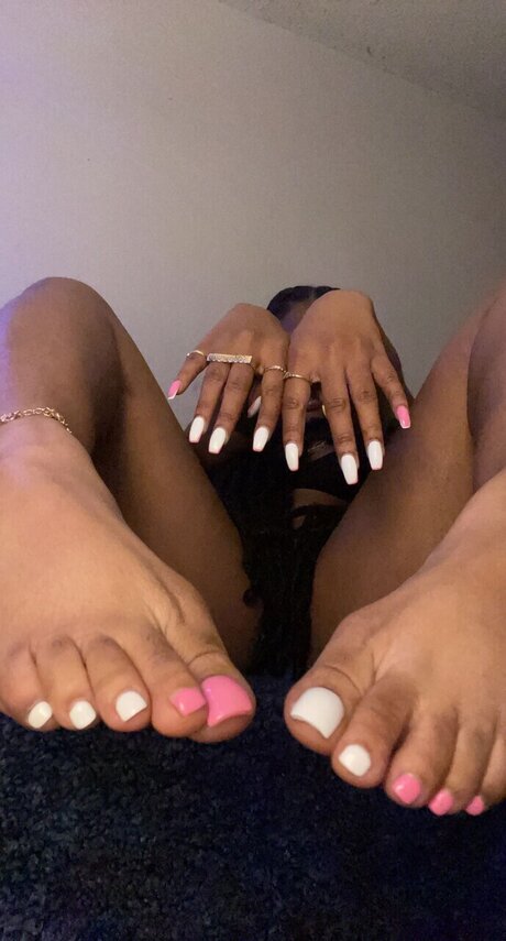 Quya_ star nude picture