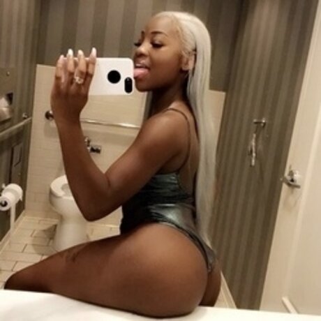 IG thebadmf_ best model photos