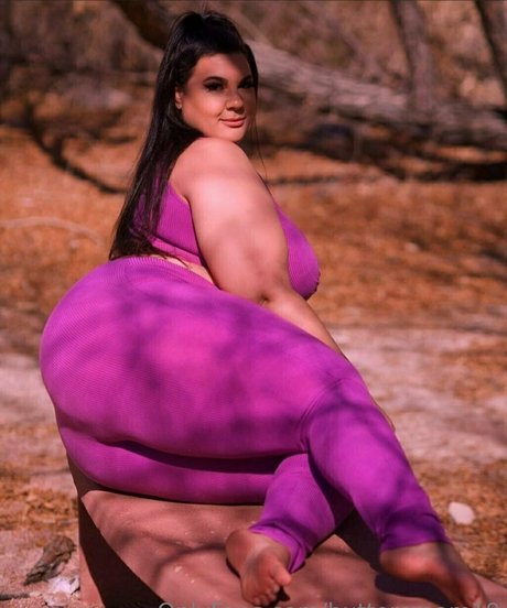 Buttercream19 sexy model pic