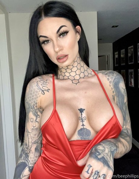 Bee Phillips model best pic